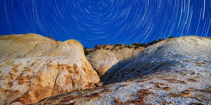智能门锁的电磁防护设计：如何应对特斯拉线圈等强电磁干扰攻击？